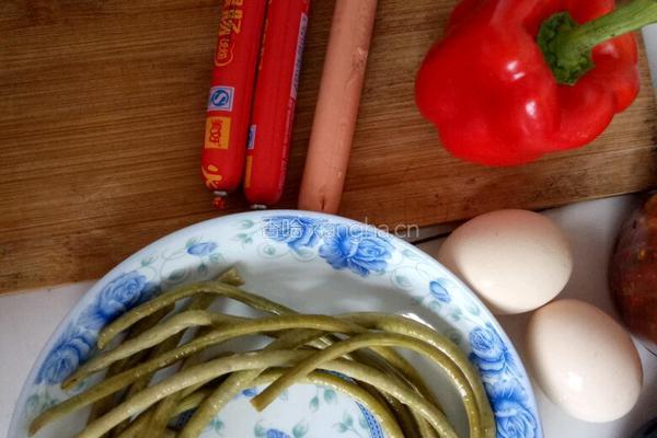 彩色蛋炒饭的做法图解1