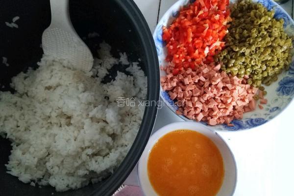 彩色蛋炒饭的做法图解2