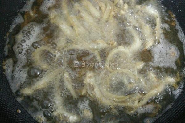 油炸香酥太湖梅齐鱼的做法图解3