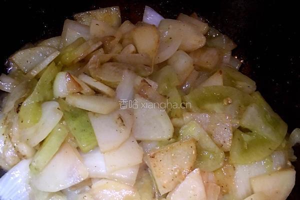 青番茄炒土豆的做法图解6