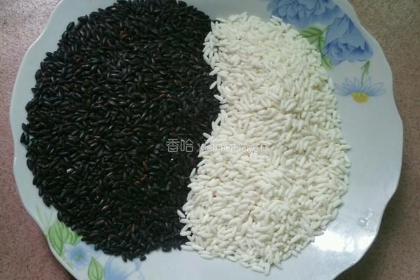 花生黑米粥的做法图解1