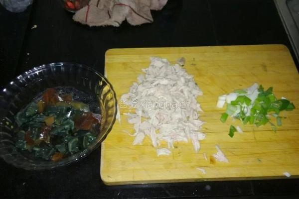 皮蛋瘦肉粥的做法图解3