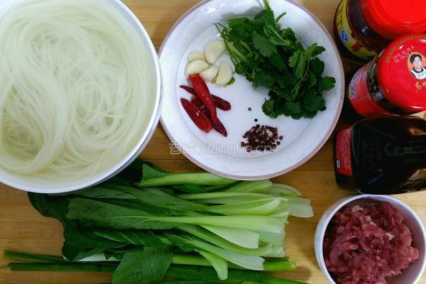 肉酱米粉的做法图解1