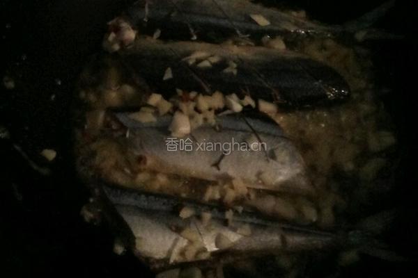 红烧蒜香秋刀鱼的做法图解7