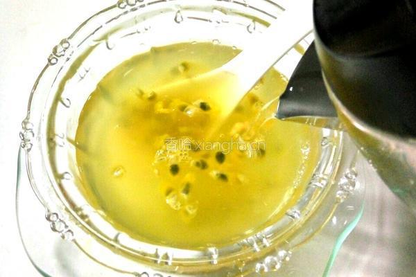 天然蜂蜜百香果饮的做法图解8
