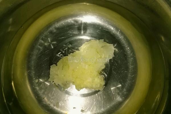 冰糖雪梨炖银耳的做法图解1
