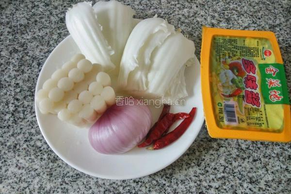 白菜炒年糕的做法图解1