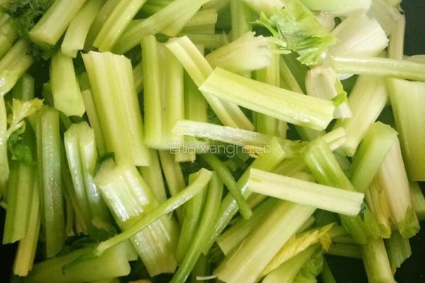 芹菜炒土豆丝的做法图解2