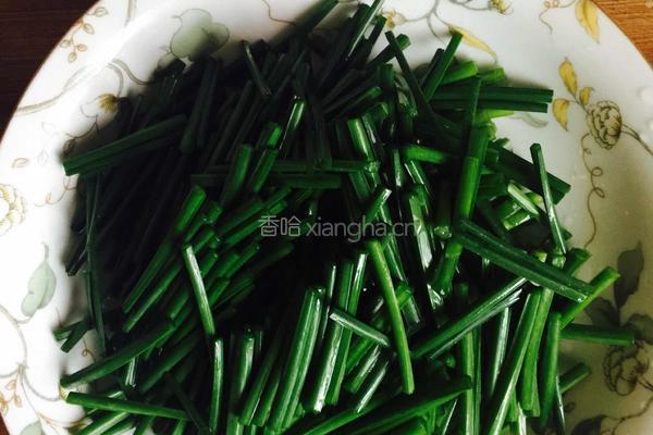 韭菜苔炒白干的做法图解2