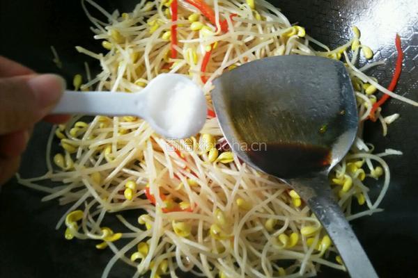 炝炒黄豆芽的做法图解6