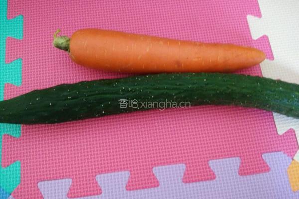 凉拌青瓜胡萝卜丝的做法图解2