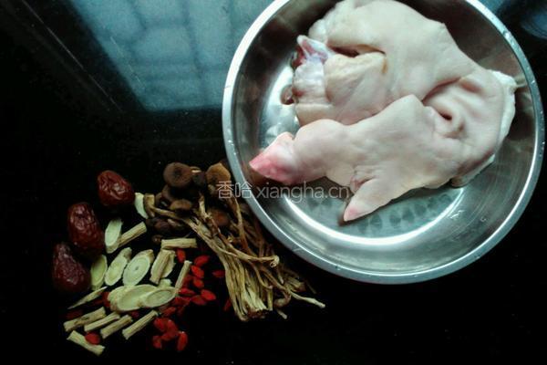 药材焗猪蹄的做法图解1
