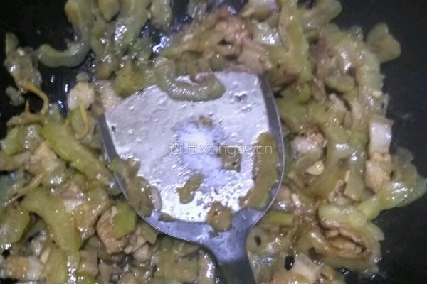 花肉豆豉焖苦瓜的做法图解6
