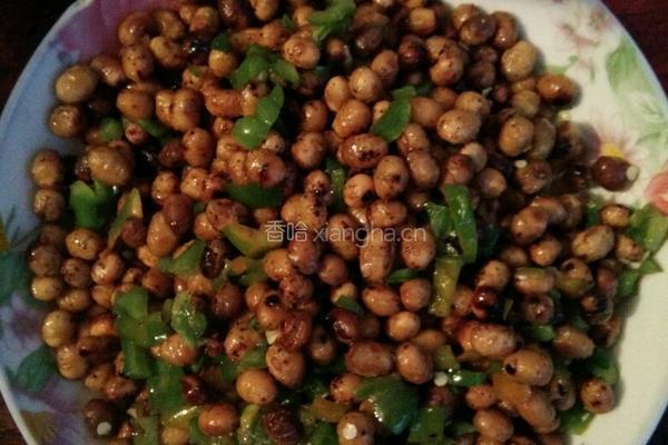青椒炒干黄豆的做法图解6