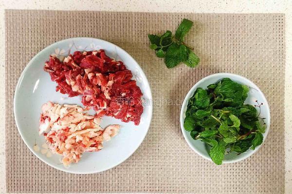薄荷炒牛肉的做法图解2