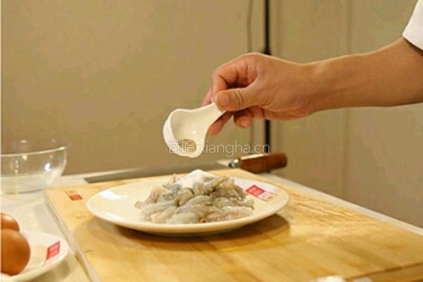 鸡蛋虾仁的做法图解2