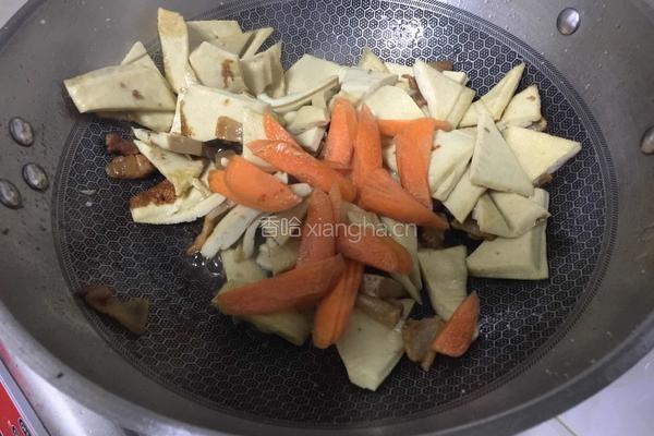 豆腐干胡萝卜烧肉的做法图解8