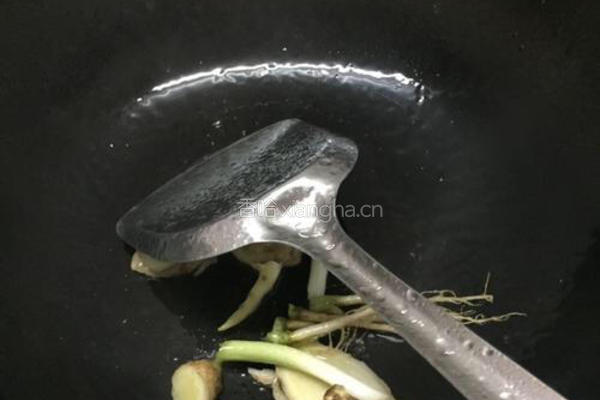 胡椒粉盐水煮虾菇的做法图解3