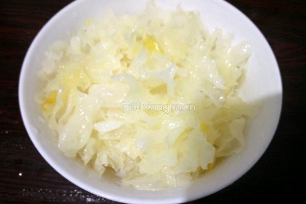 银耳红薯莲子羹的做法图解2