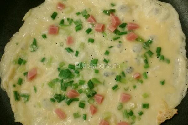 火腿肠香葱鸡蛋饼的做法图解3