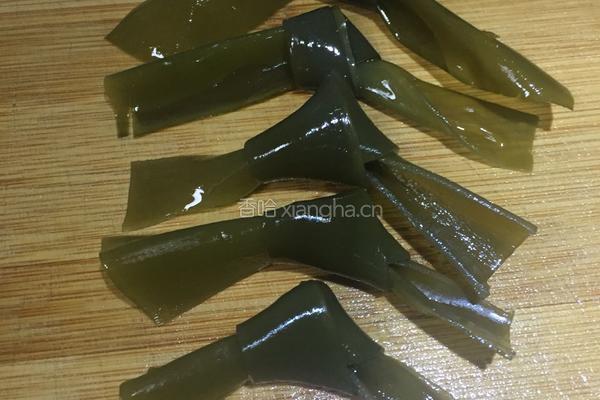 猪小排花菇海带结汤的做法图解3