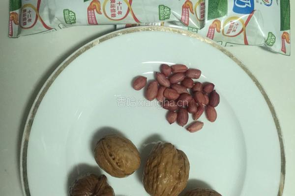 核桃花生牛奶的做法图解1