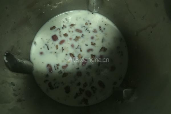 核桃花生牛奶的做法图解3