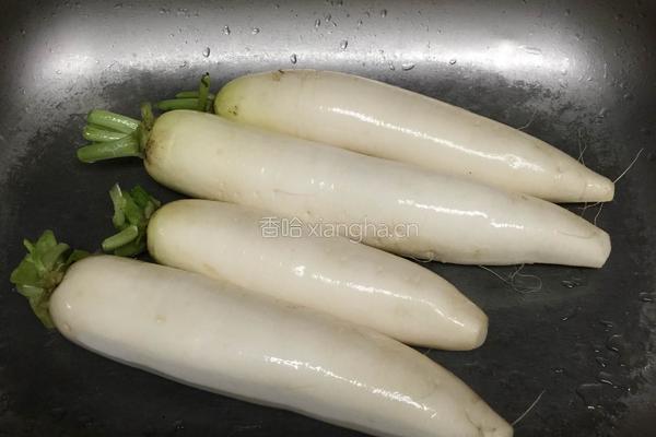萝卜炖鲮鱼的做法图解2