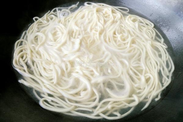 辣椒油拌面的做法图解3