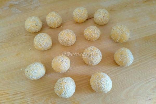 黄金球~南瓜芝麻球的做法图解12