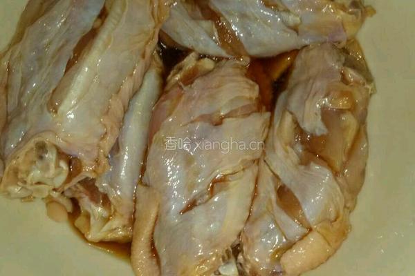 双椒鸡翅的做法图解1