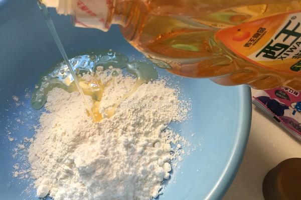 紫薯蛋黄酥的做法图解2