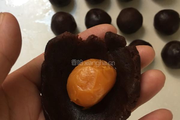 紫薯蛋黄酥的做法图解15