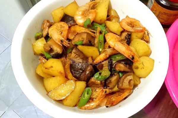 鲜虾炖土豆的做法图解8