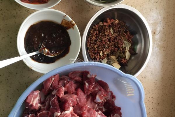 牛肉米粉的做法图解2