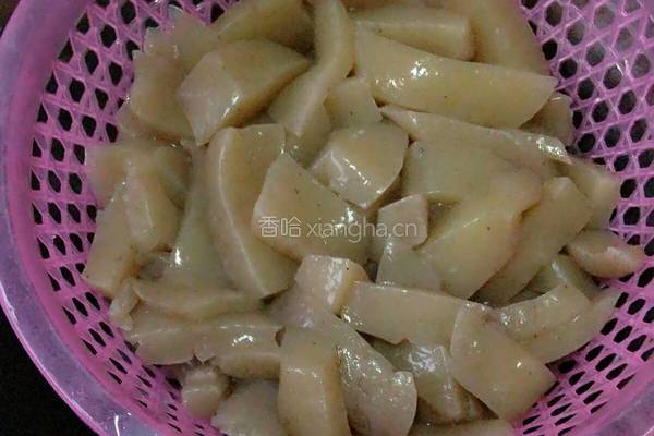 腊肉木鱼豆腐干锅的做法图解1