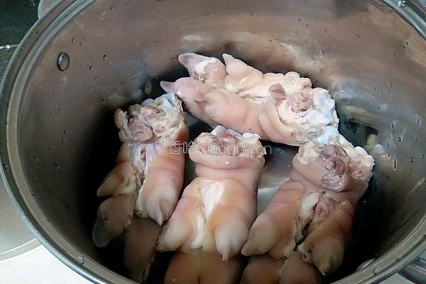 五香卤猪蹄的做法图解4