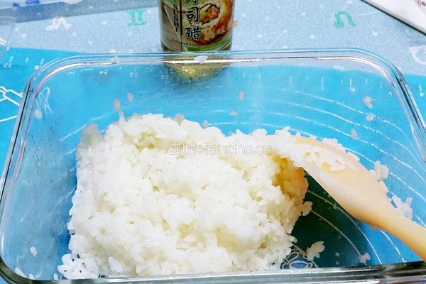 香肠芝士寿司的做法图解2