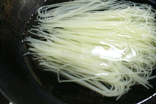干炒暴爽干米粉的做法图解2