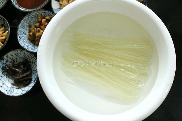 正宗柳州l螺蛳粉的做法图解3