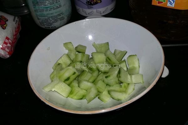 黄瓜炒鸡蛋汤的做法图解4