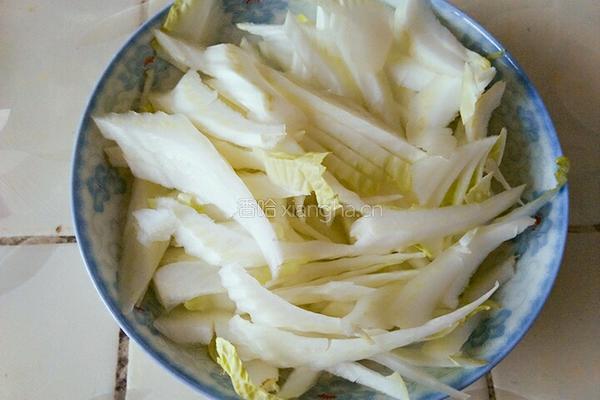 醋溜白菜的做法图解1