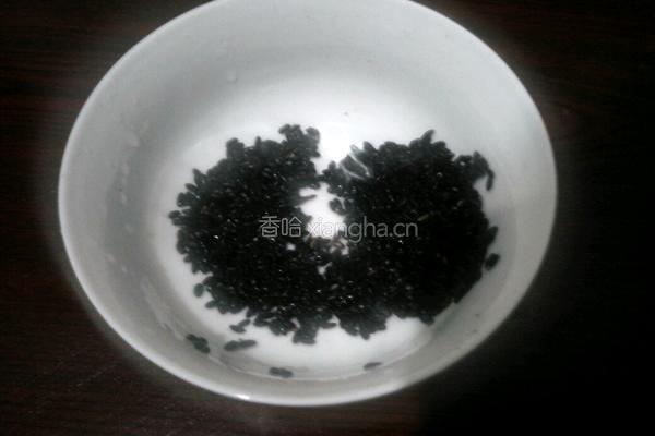 黑米红薯粥的做法图解1
