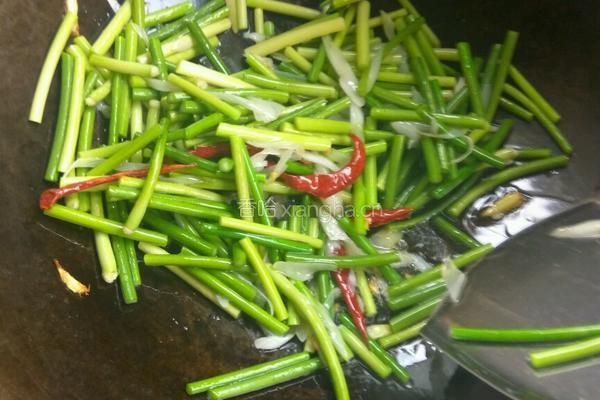 蒜台炒豆香干的做法图解3