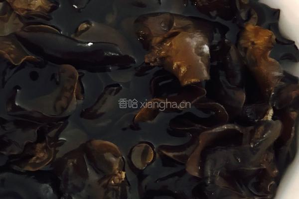 木耳芹菜炒淮山的做法图解3