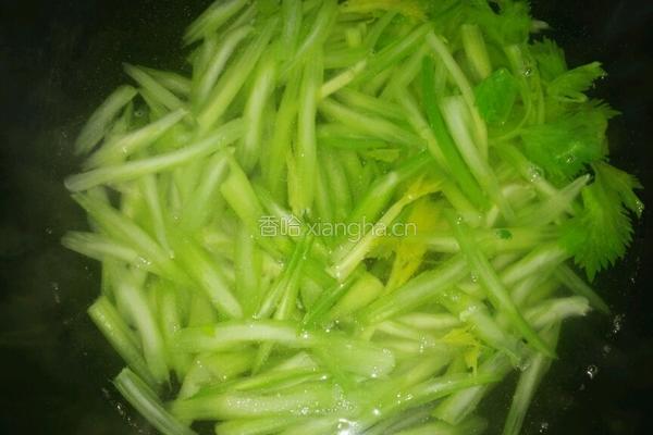 芹菜炒豆干的做法图解4