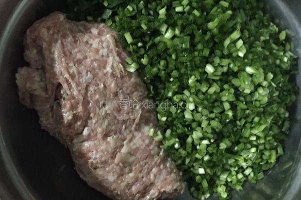 羊肉韭菜锅贴的做法图解1