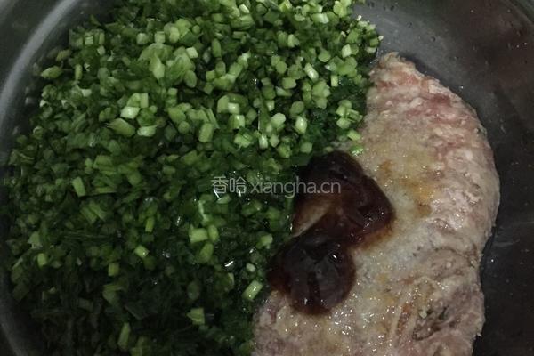 羊肉韭菜锅贴的做法图解2