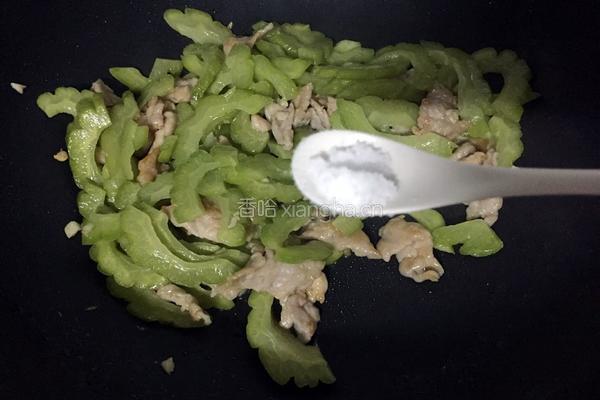 苦瓜炒肉的做法图解7
