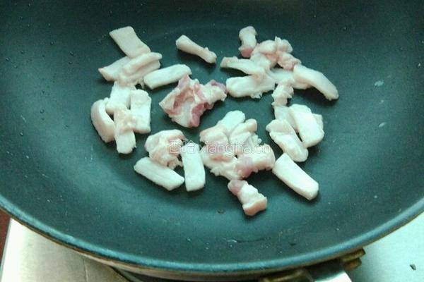 茭白炒肉的做法图解3